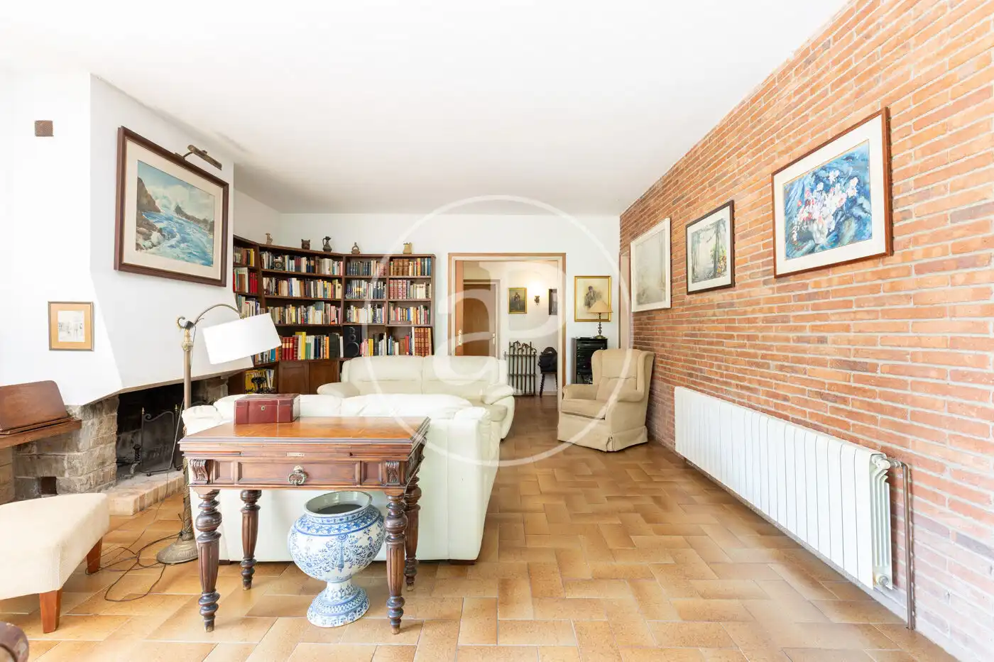 Sala d'estar de Casa o xalet en venda en Cerdanyola del Vallès amb Calefacció, Jardí privat i Terrassa