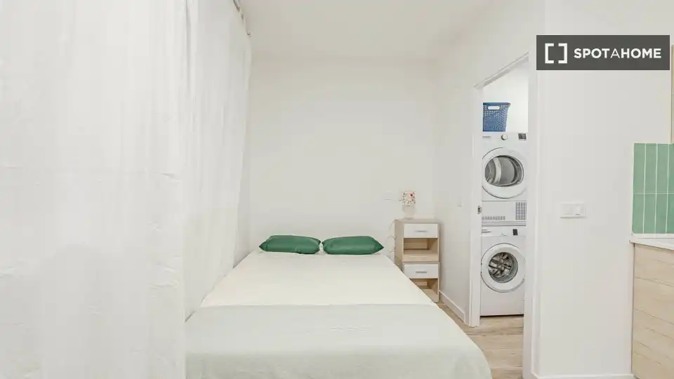 Habitación de Piso de alquiler en Madrid con Aire acondicionado, Calefacción y Amueblado