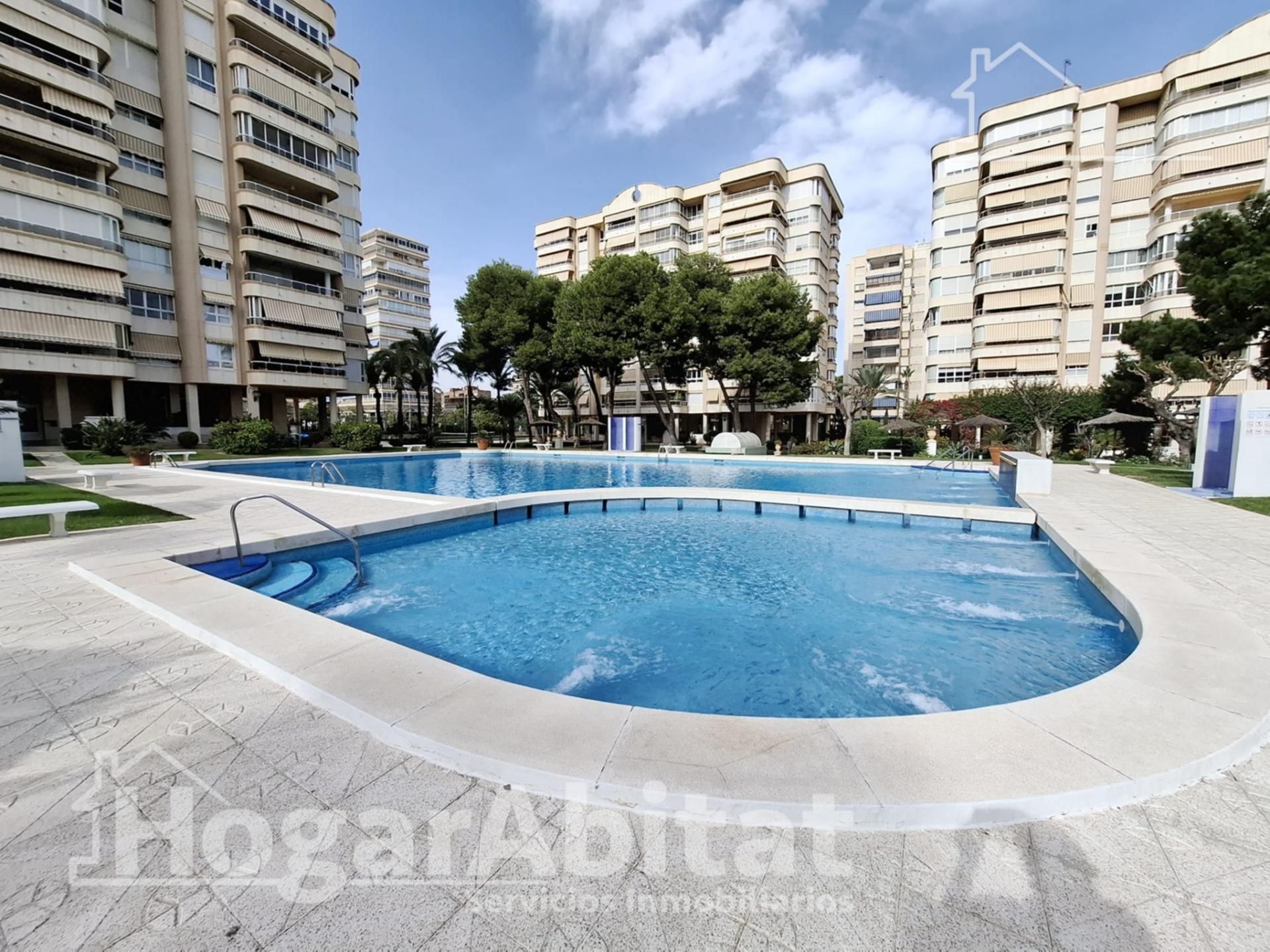 Swimming pool of Flat for sale in Alicante / Alacant  with Air Conditioner, Heating and Private garden