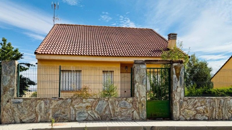 Exterior view of House or chalet for sale in Zarzuela del Monte  with Heating and Terrace
