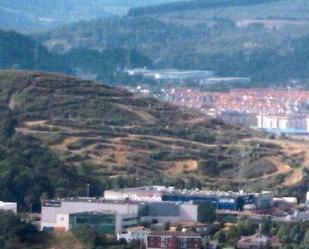 Vista exterior de Terreny en venda en Basauri 