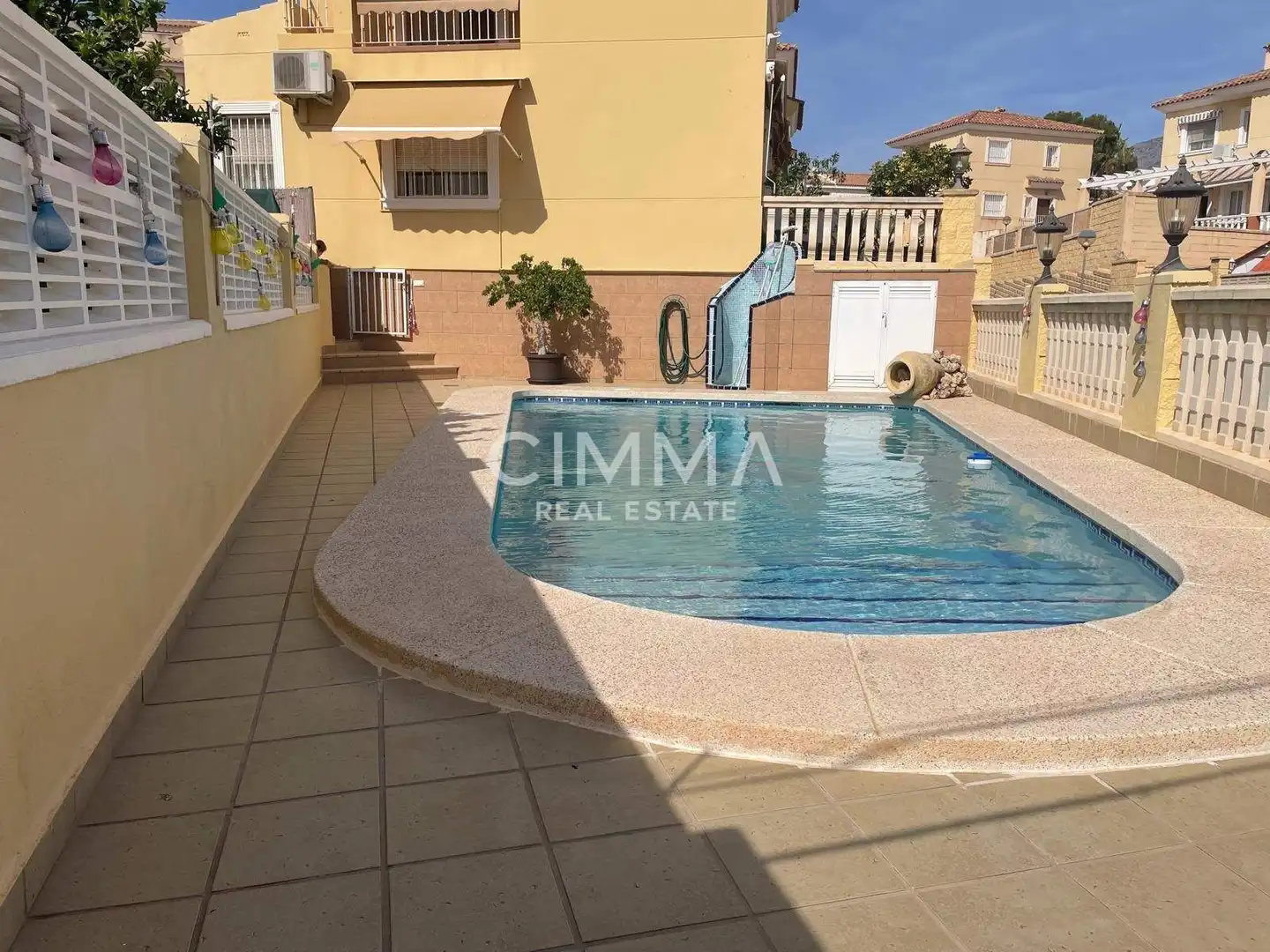 Piscina de Casa o xalet en venda en La Nucia amb Aire condicionat, Jardí privat i Terrassa