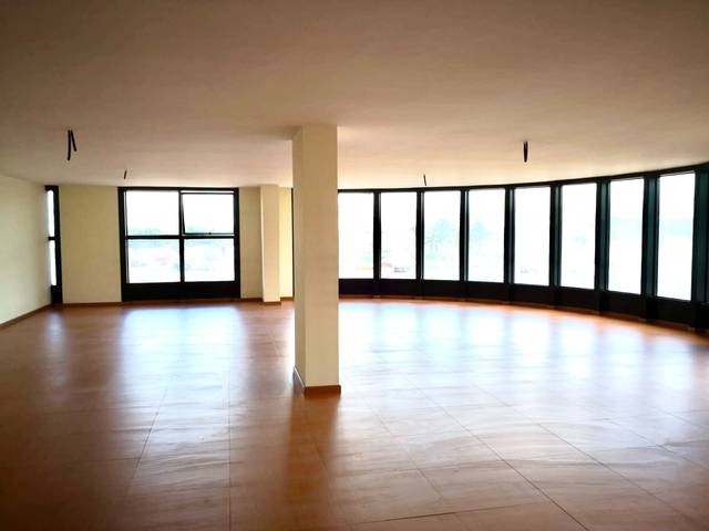 Local comercial en Venta en Calle Triana en Centro - La Vega Alta