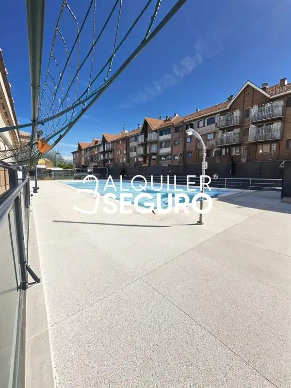 Aparcament de Pis de lloguer en Alcalá de Henares amb Calefacció, Terrassa i Piscina