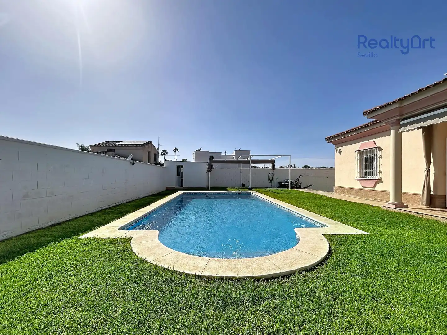 Swimming pool of Houses for sale in Tomares  with Air Conditioner, Heating and Private garden