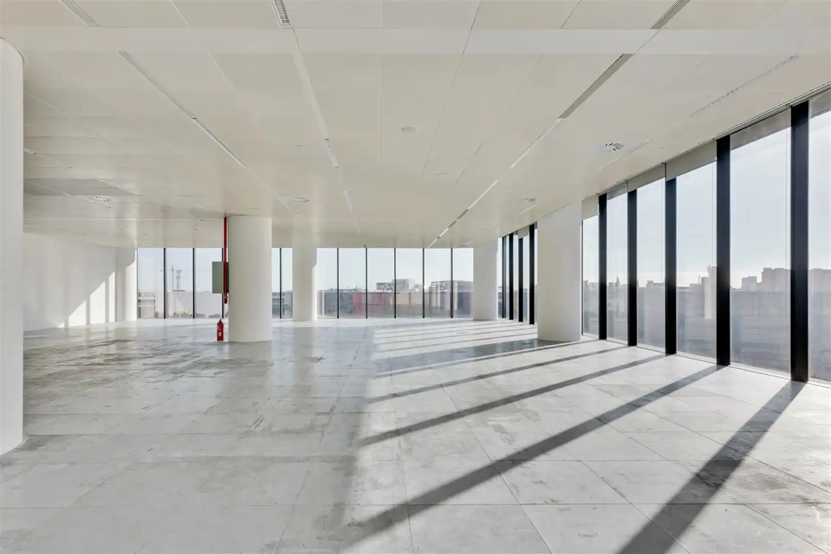 Büro zur Miete in L'Hospitalet de Llobregat mit Klimaanlage und Heizung