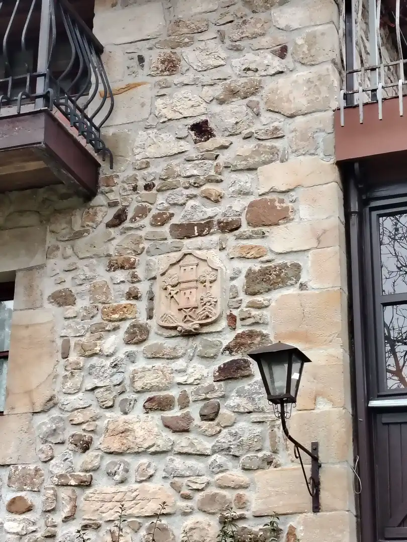 Vista exterior de Casa adosada en venda en Liendo amb Calefacció, Jardí privat i Terrassa