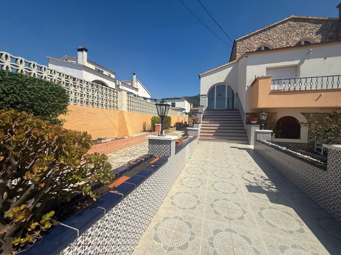 Exterior view of House or chalet for sale in Roses  with Air Conditioner, Heating and Terrace