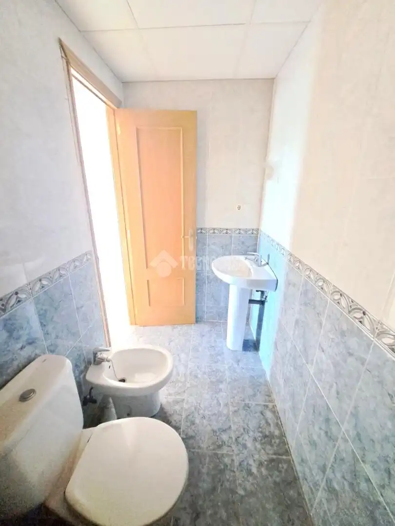 Bathroom of Flat for sale in Parla  with Terrace and Storage room
