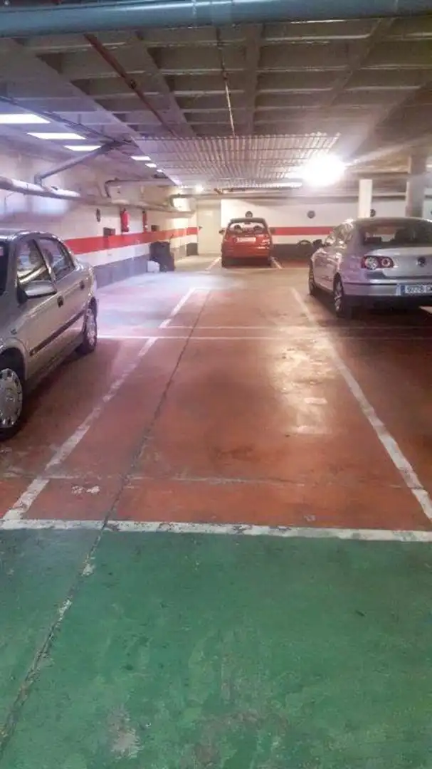 Parkplatz von Wohnung zur Miete in Zaragoza mit Klimaanlage, Heizung und Privatgarten