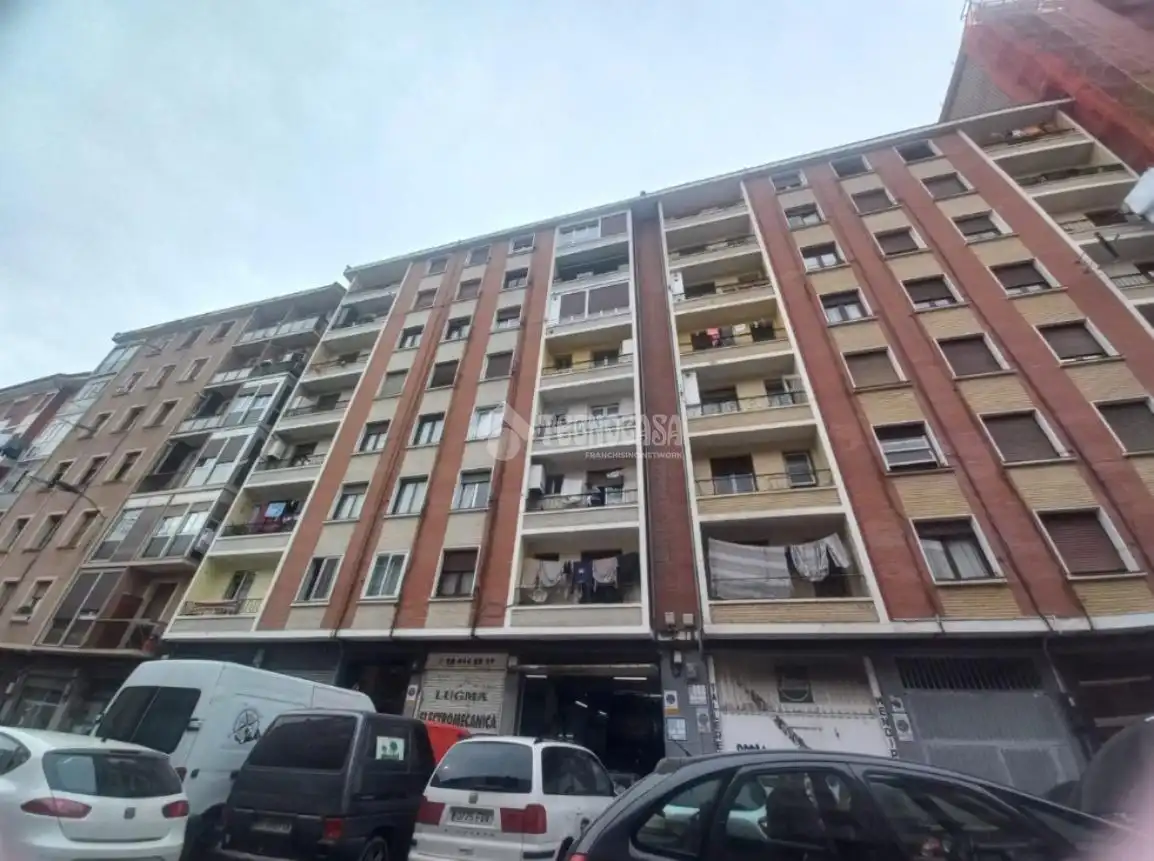 Vista exterior de Piso en venta en Bilbao  con Calefacción