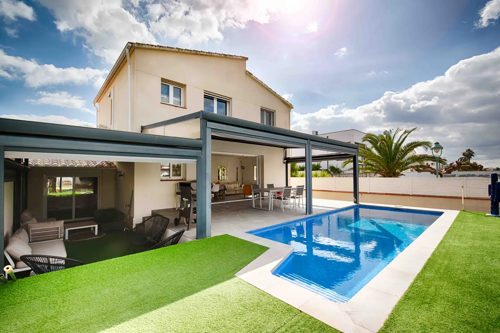Casa con piscina en venta en Carrer Norfeu, imagen 2