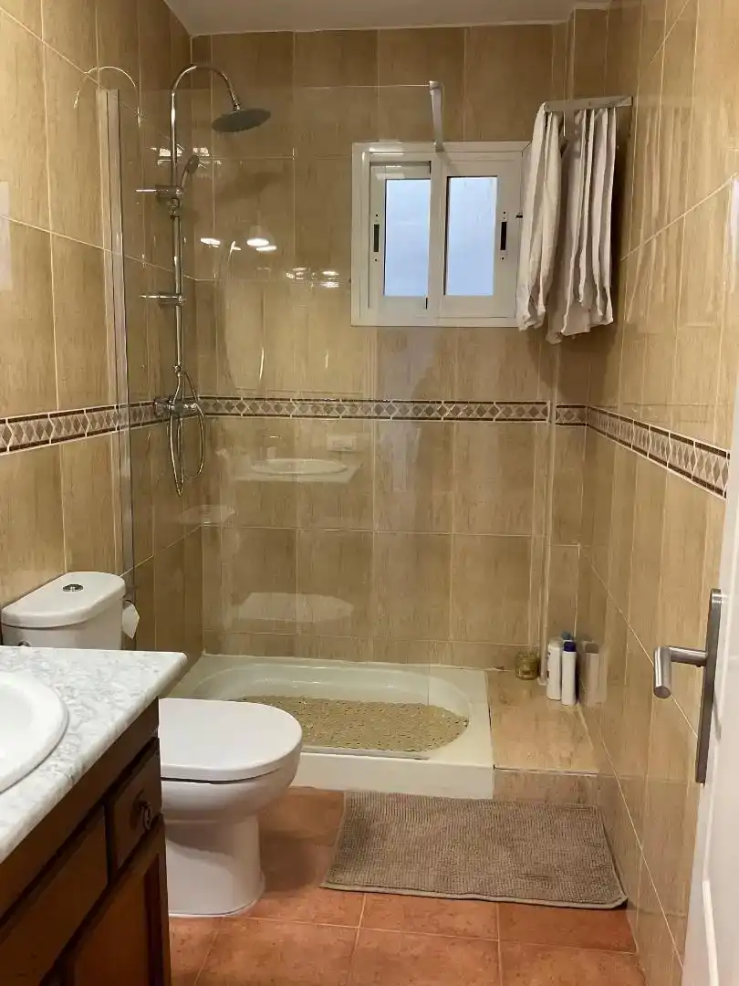 Bany de Apartament de lloguer en Vera amb Aire condicionat, Jardí privat i Piscina