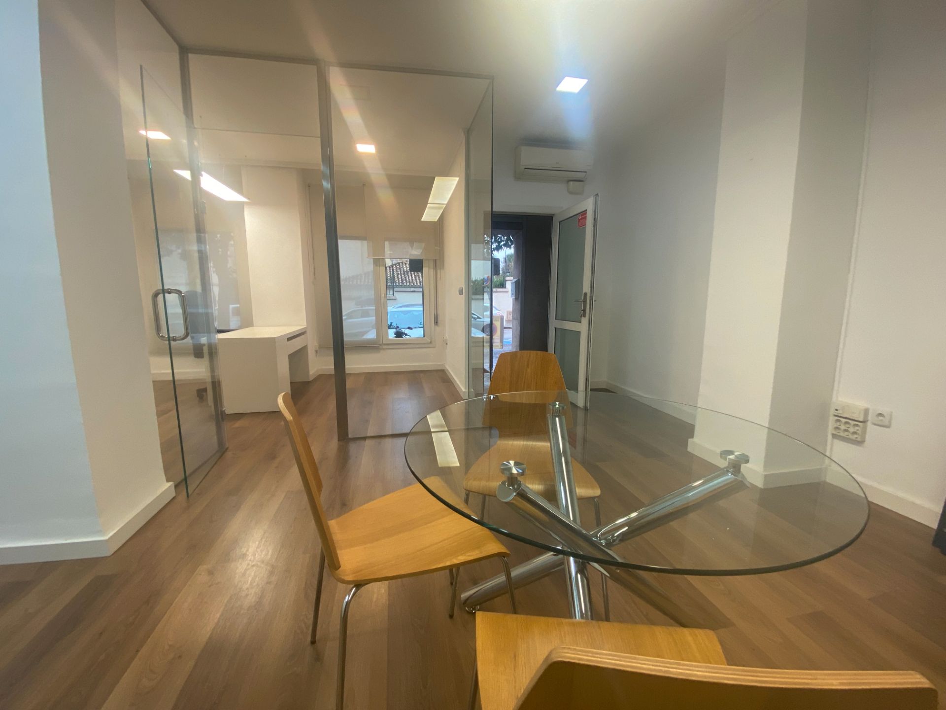 Büro zur Miete in  Valencia Capital mit Klimaanlage, Heizung und Möbliert