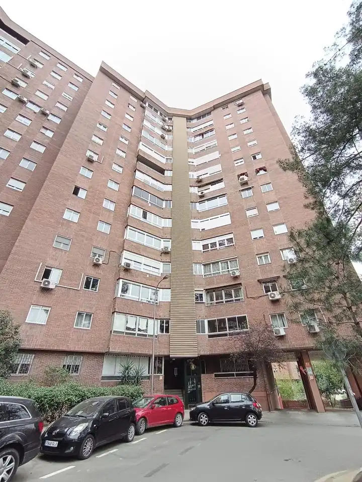 Vista exterior de Piso en venta en Madrid con Aire acondicionado, Calefacción y Jardín privado