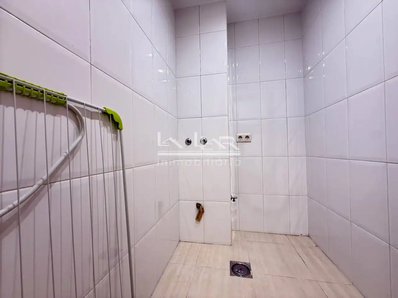 Bany de Pis en venda en Vic amb Calefacció, Parquet i Traster