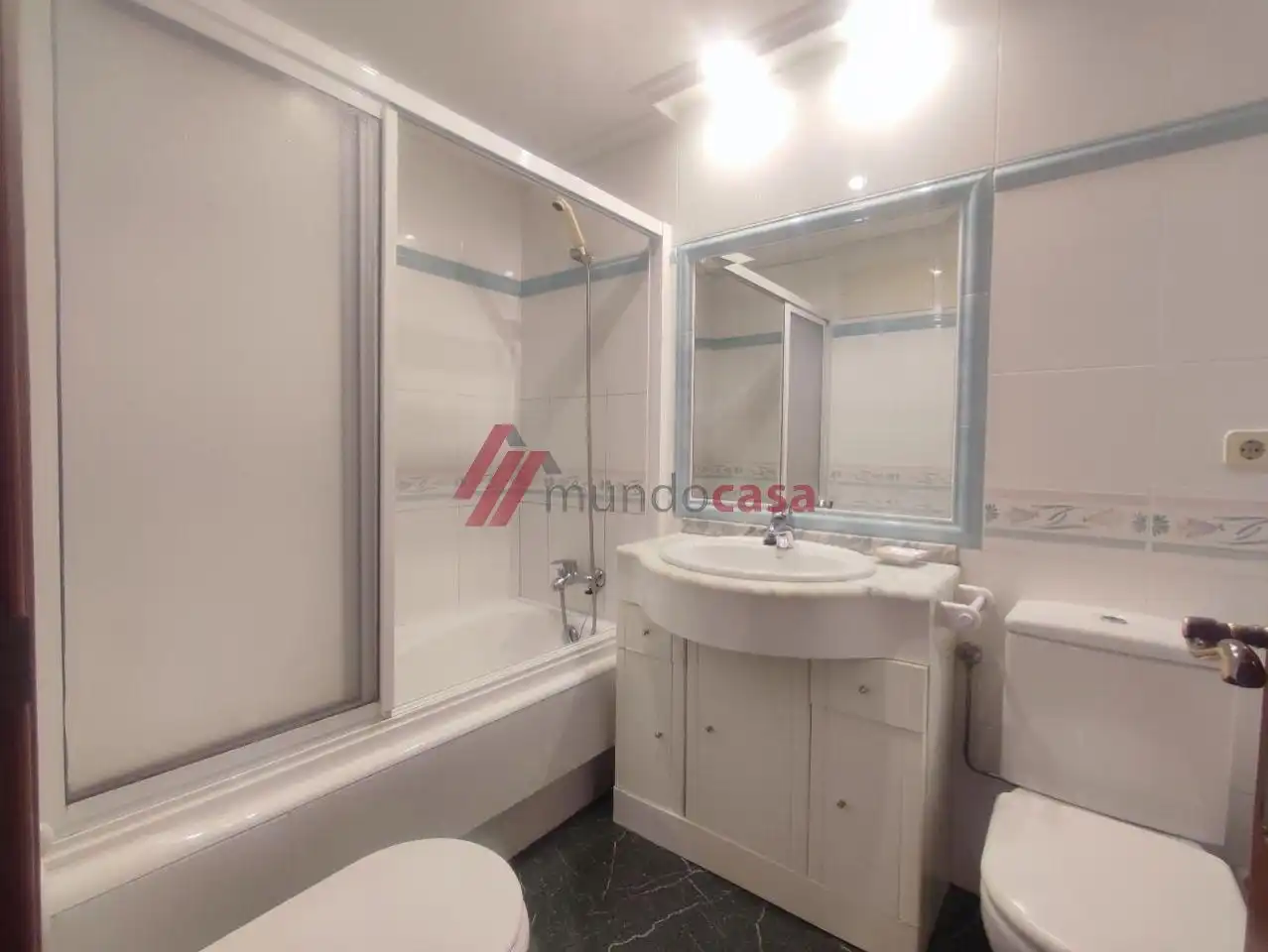 Badezimmer von Wohnung zur Miete in Ferrol mit Heizung, Parkett und Terrasse