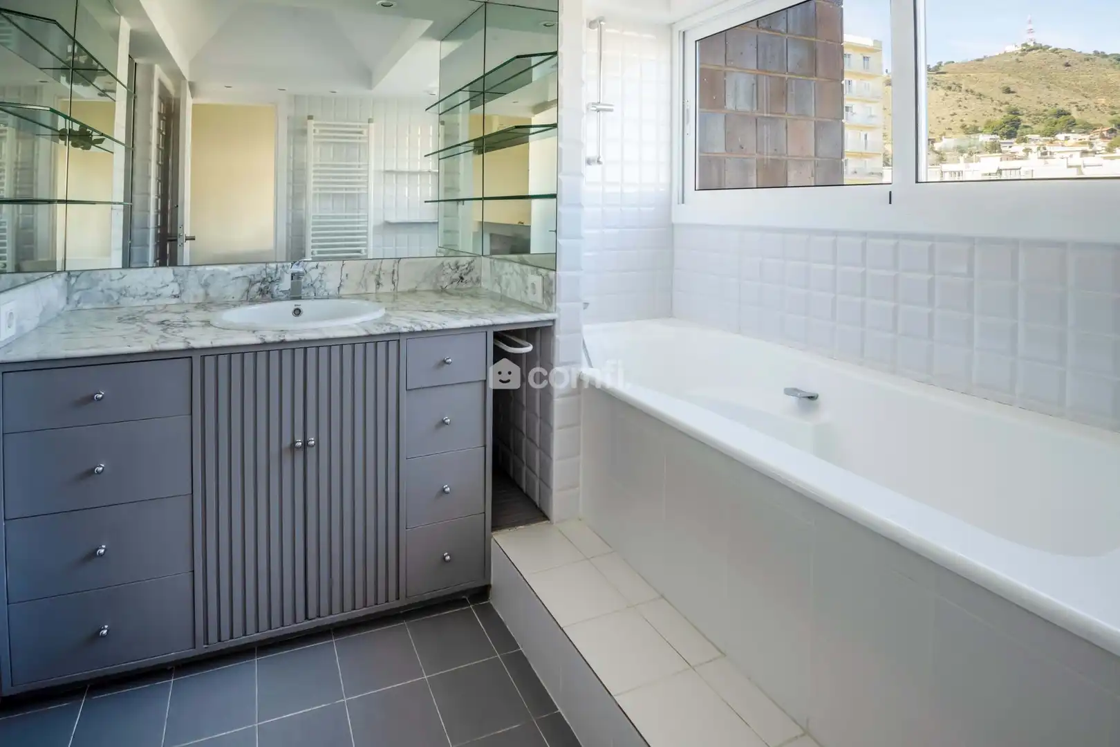 Badezimmer von Wohnung zum Verkauf in Barcelona mit Klimaanlage, Heizung und Terrasse