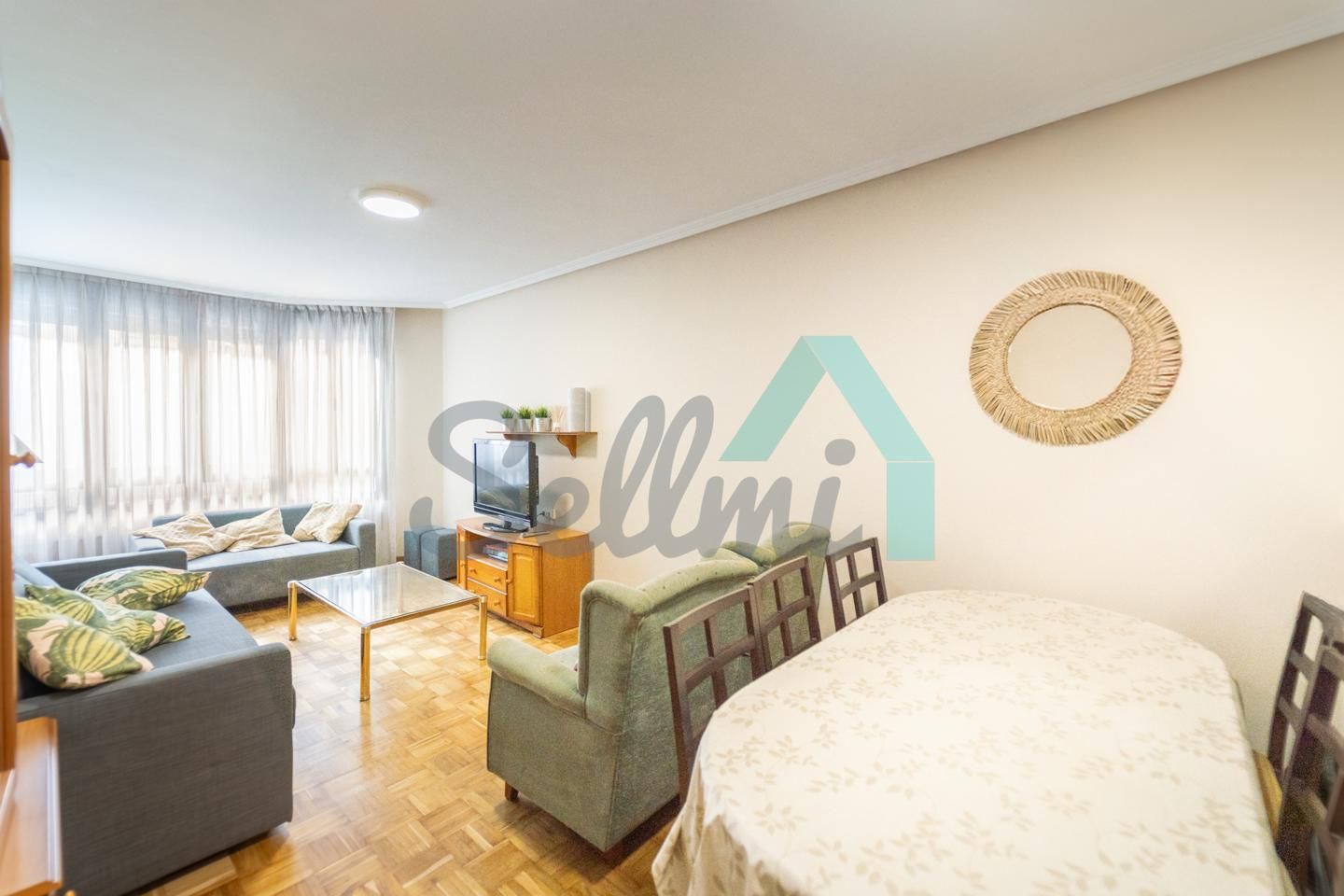 Wohnzimmer von Wohnung miete in Parres mit Heizung, Parkett und Terrasse