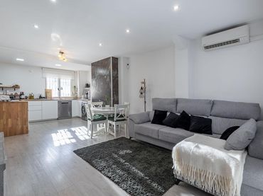 Maison mitoyenne avec balcon à vendre à Calle MULHACEN