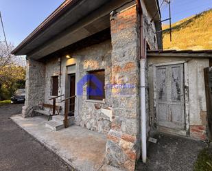 Vista exterior de Casa o xalet en venda en Oviedo  amb Calefacció