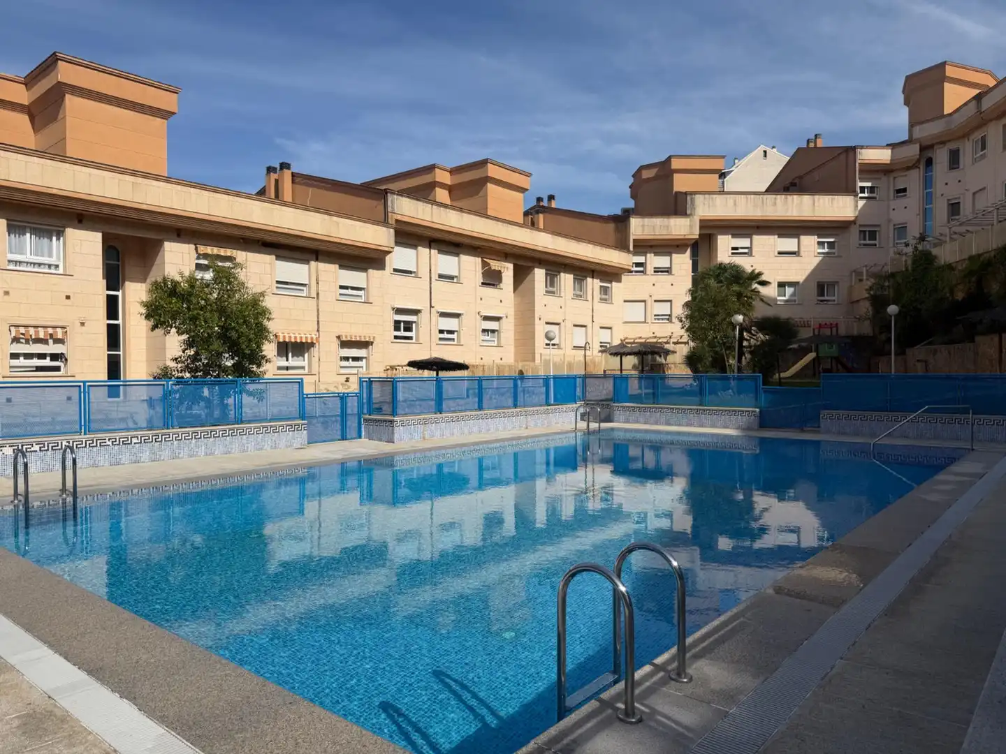 Schwimmbecken von Wohnung zum Verkauf in Cáceres mit Heizung