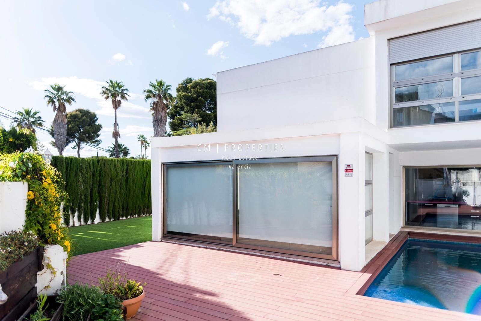 Vista exterior de Casa o xalet de lloguer en Paterna amb Aire condicionat, Calefacció i Terrassa