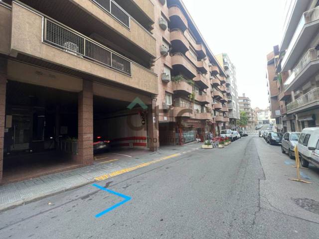 Garaje en Alquiler en Calle Sèquia en Centre - Passeig i Rodalies