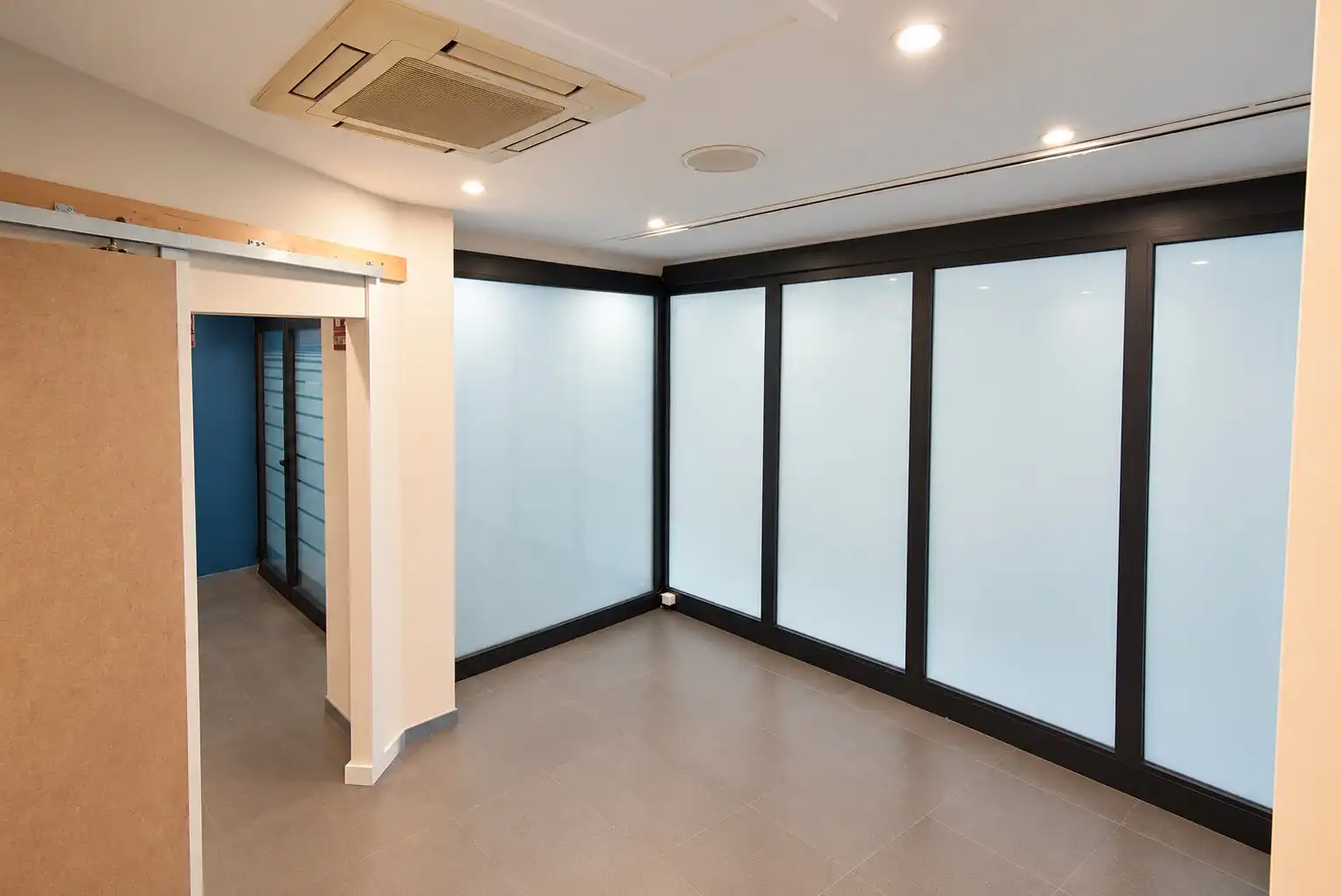 Local comercial en alquiler en Josep Pla, imagen 4