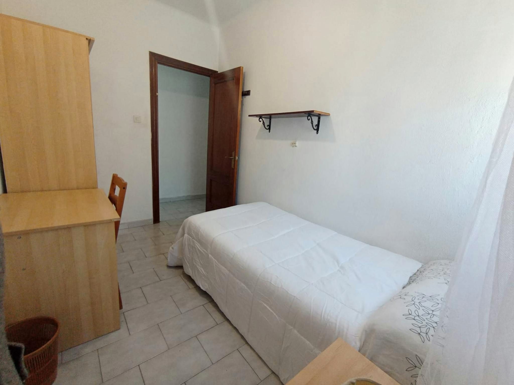 Bedroom of Flat to share in  Sevilla Capital  with Air Conditioner, Furnished and Washing machine