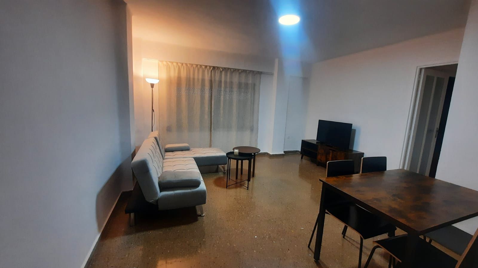 Sala d'estar de Pis de lloguer en  Valencia Capital amb Moblat, Forn i Rentadora