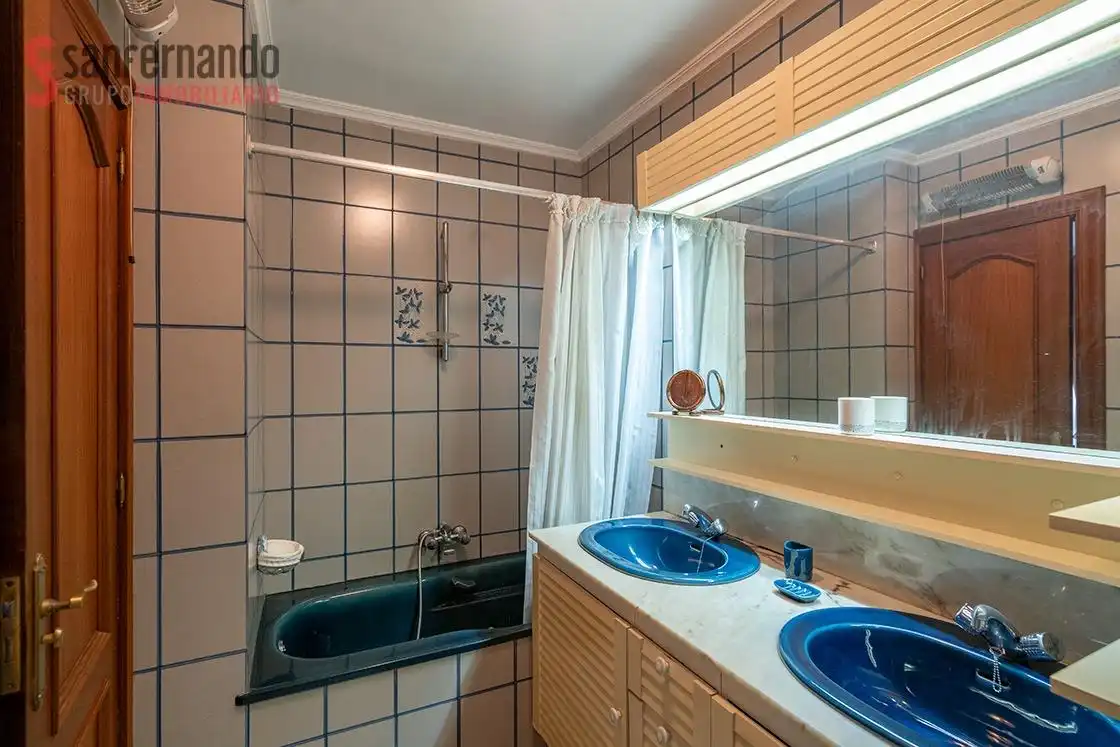 Baño de Piso en venta en Corvera de Toranzo con Calefacción