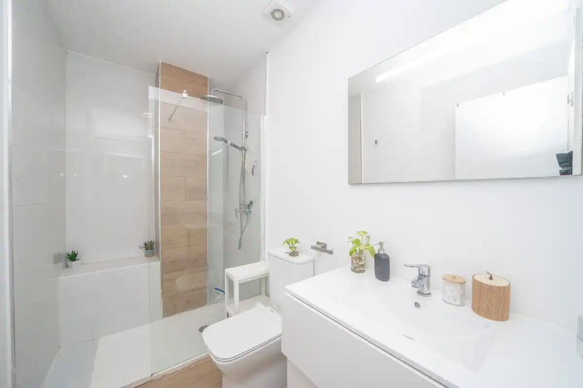Badezimmer von Erdgeschoss zum Verkauf in Alicante / Alacant mit Klimaanlage, Heizung und Möbliert