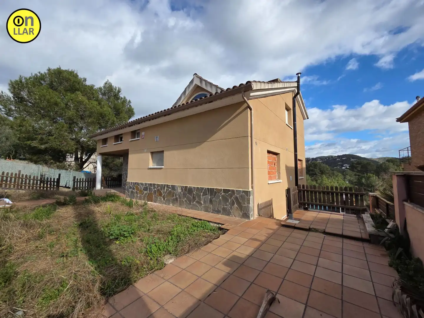Vista exterior de Casa o xalet en venda en Canyelles amb Piscina comunitària