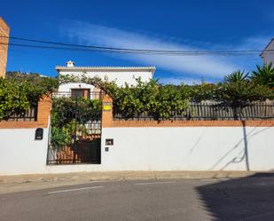 Vista exterior de Casa o xalet de lloguer en Castellnovo amb Aire condicionat, Calefacció i Jardí privat