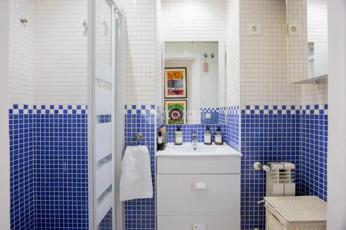 Bathroom of Flat for sale in Madrid  with Air Conditioner, Heating and Terrace