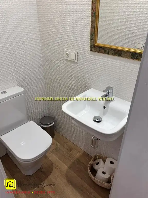 Baño de Dúplex de alquiler en Salamanca con Calefacción, Terraza y Piscina