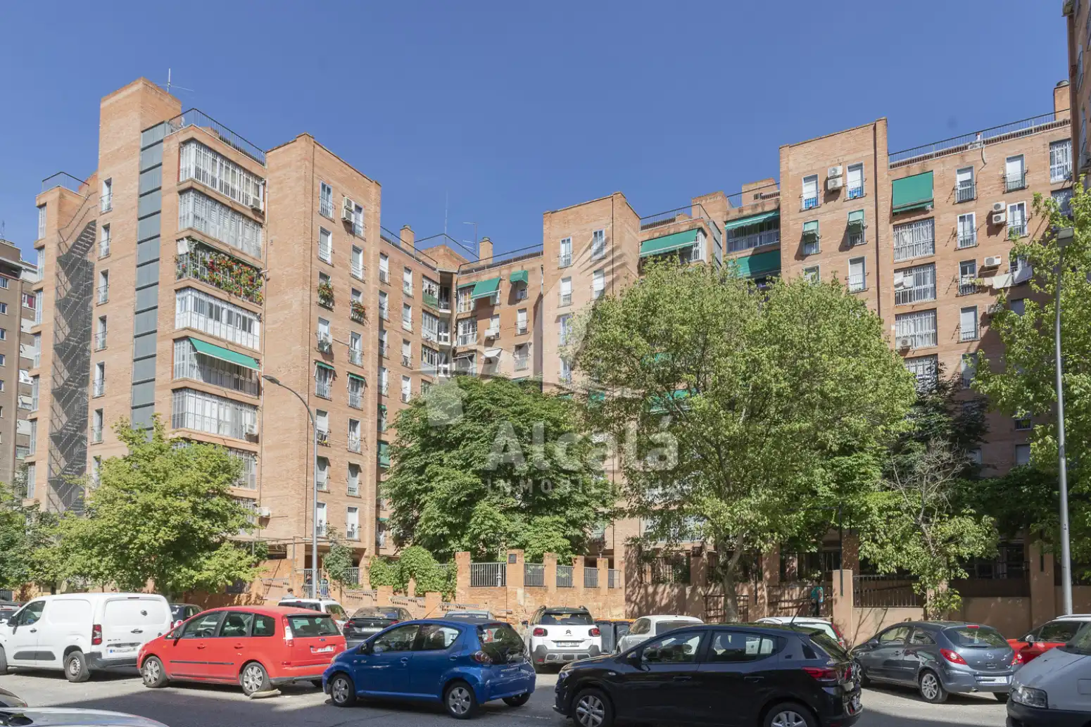 Vista exterior de Piso en venta en Madrid con Calefacción y Terraza
