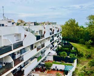 Vista exterior de Àtic en venda en Mijas amb Terrassa, Piscina i Piscina comunitària