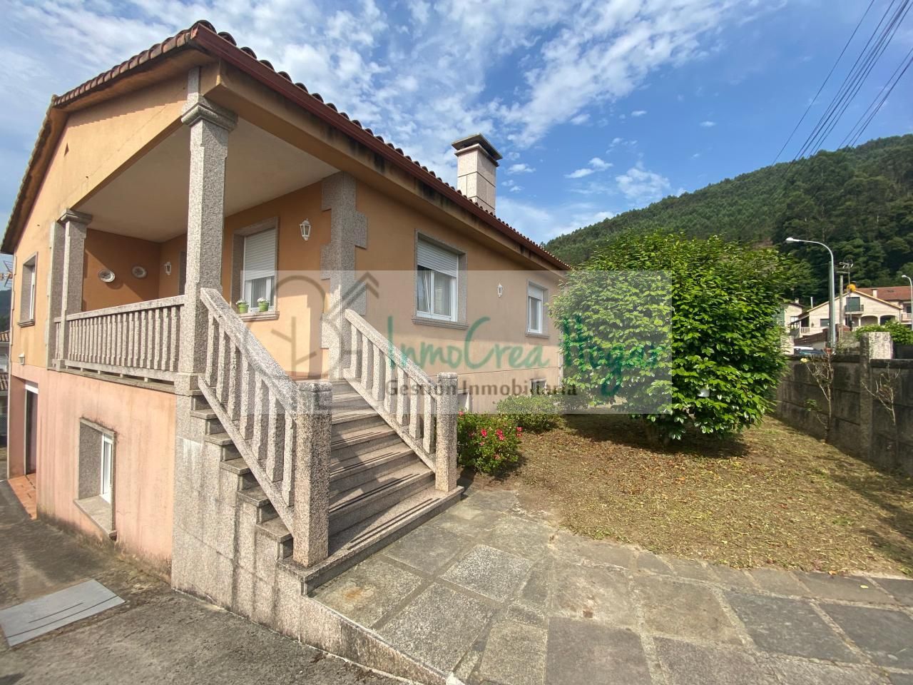 Vista exterior de Casa o xalet en venda en Mos amb Calefacció, Jardí privat i Terrassa