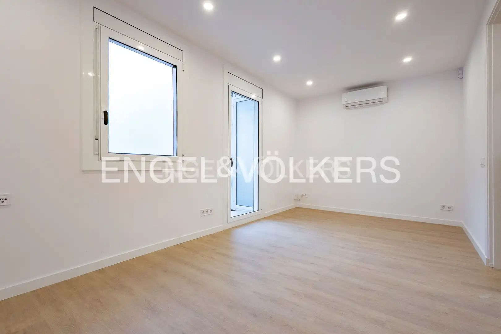 Sala d'estar de Pis en venda en Barcelona amb Aire condicionat, Calefacció i Parquet