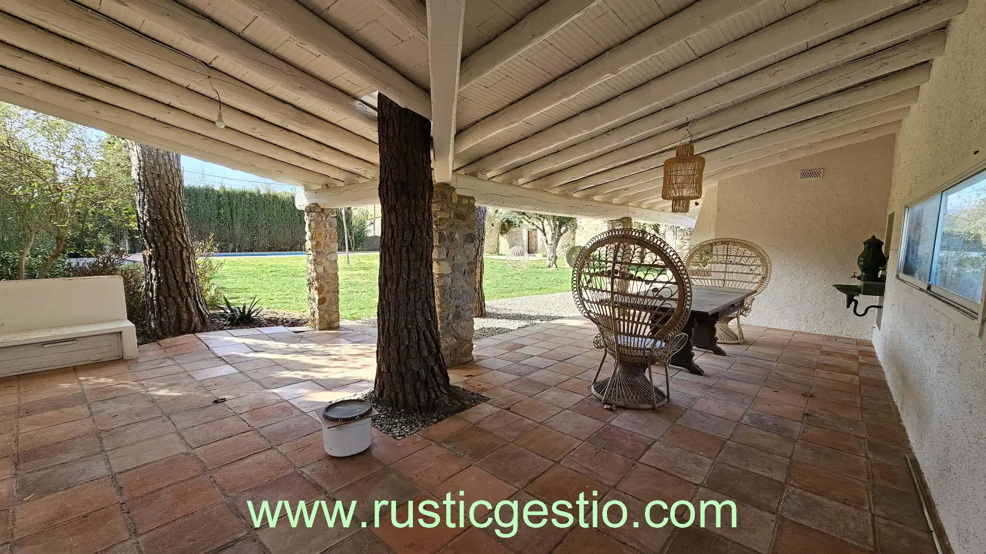 Terrasse von Country house zum Verkauf in Navata mit Privatgarten, Terrasse und Schwimmbad