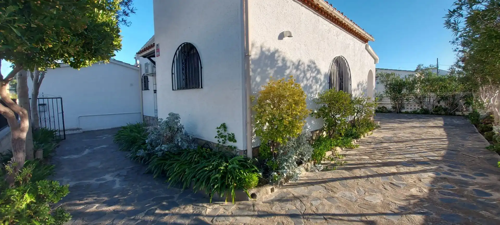Exterior view of Houses for sale in Roses  with Air Conditioner, Heating and Private garden