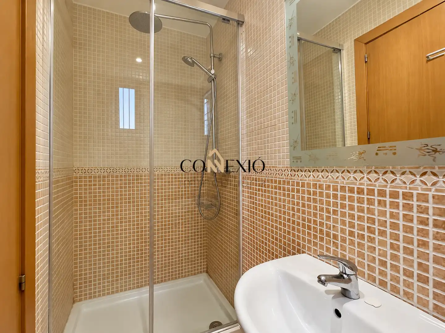Bany de Àtic en venda en Girona amb Aire condicionat, Calefacció i Parquet