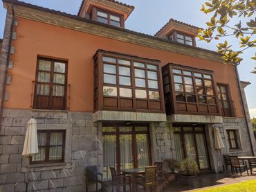 Apartment with pool to rent in Póo 52