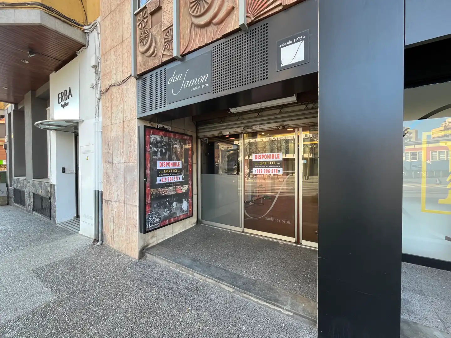 Locale commerciale in affitto a Carrer Ultònia 3
