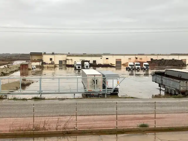 Außenansicht von Fabrikhallen zum Verkauf in Alcolea de Cinca