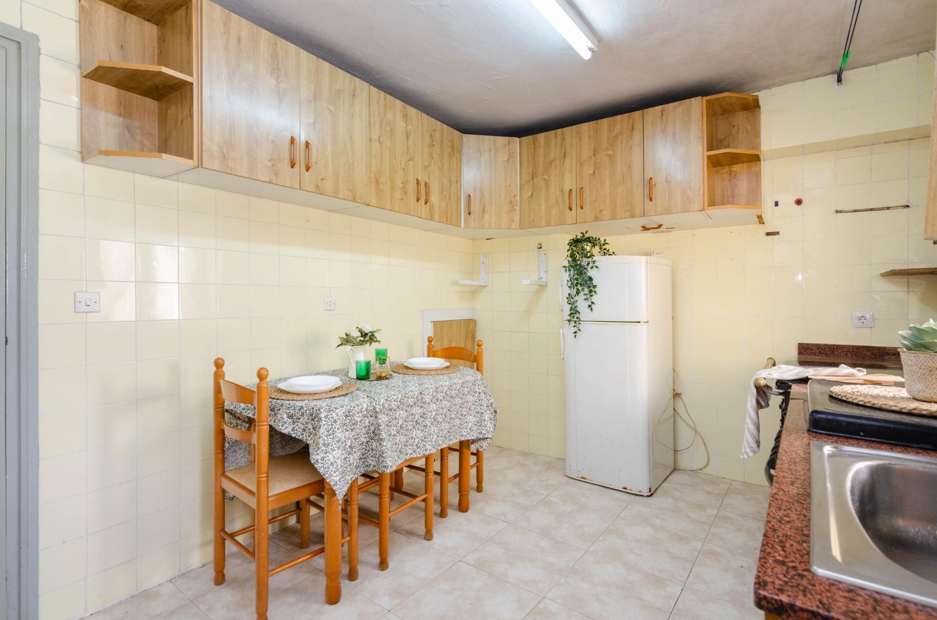 Cuina de Casa adosada en venda en Tineo amb Calefacció i Jardí privat