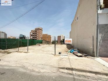 Terrenys i solars en venda a Puerto Deportivo