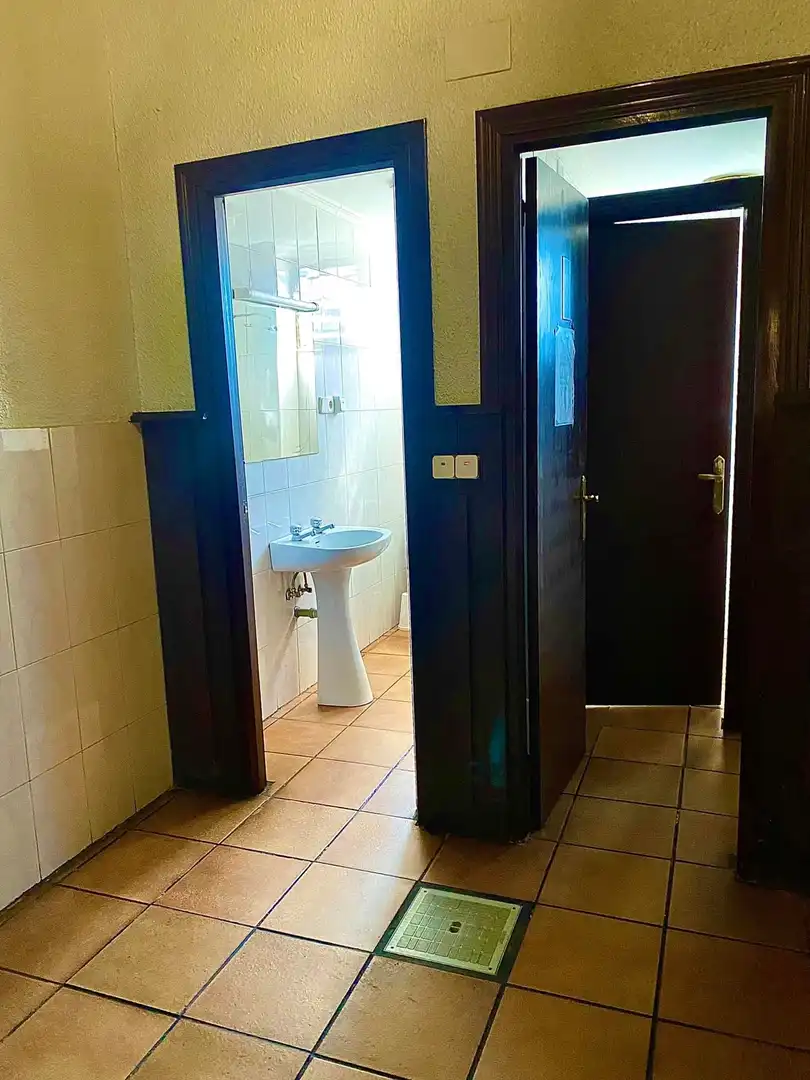 Baño de Local en traspaso en Torrelavega  con Aire acondicionado y Calefacción